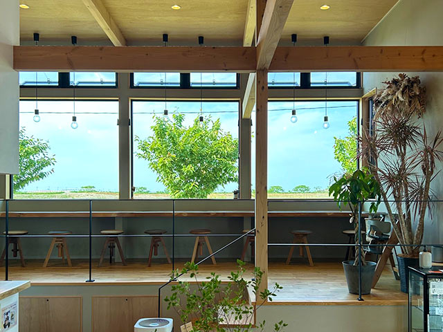 〈okome stand HACHIHACHI+〉の店内