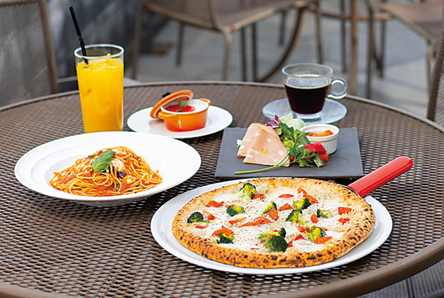 メインがピザとパスタの〈関川テラス〉のランチセット２種類