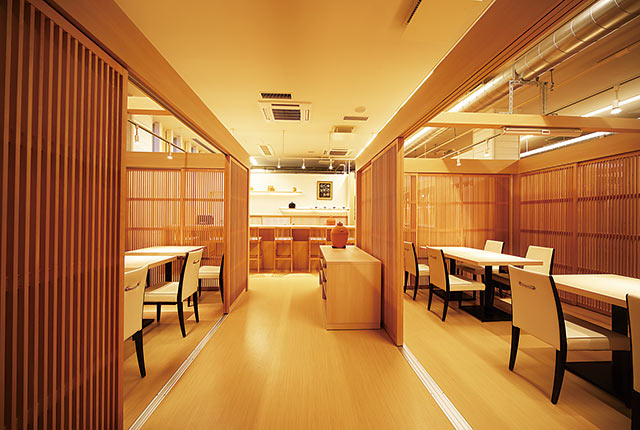 〈別亭 寺泊にほん海〉の店内