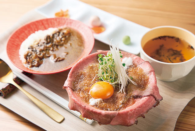 〈おだいどころさくたろう〉の「ローストビーフ丼＆カレーライスのハーフセット」