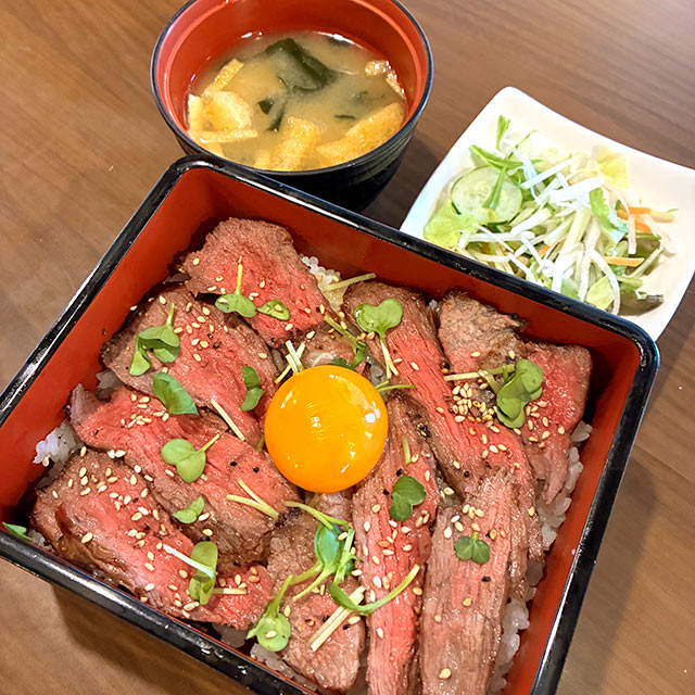 〈炭火ステーキ重 月夜に米と牛〉の「越後牛ステキなステーキ重セット」