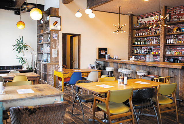 〈Birds INN cafe〉の店内