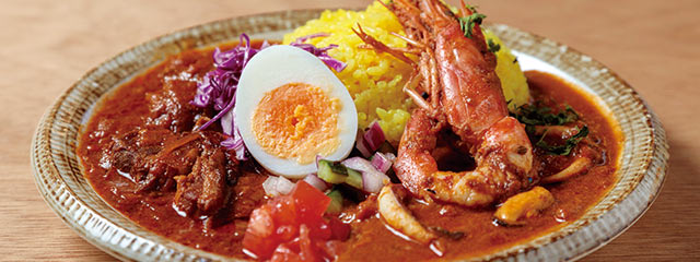 〈やすけカレー〉の「2種あいがけ」