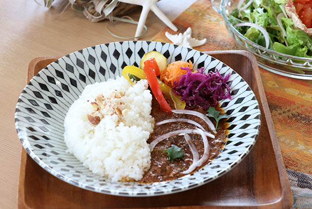 〈Sea Point NIIGATA×MOYORe:〉の「ラムキーマカレー」