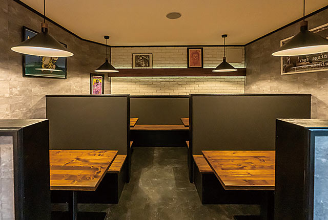 〈Curry Shop B.〉の店内