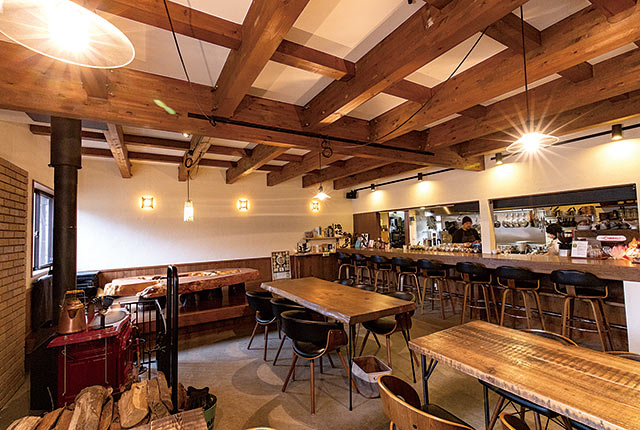 〈燦燦CAFE〉の店内