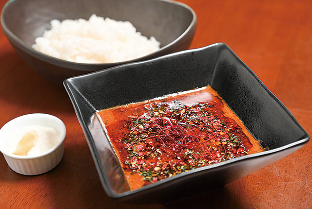真っ赤な〈カレーキッチン Pandora〉の「パンドラの匣」
