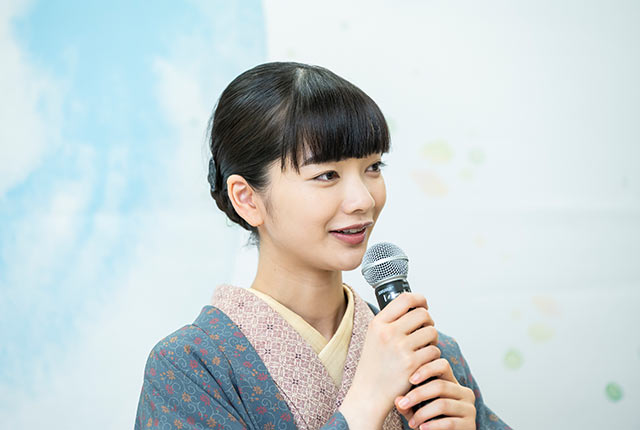 取材会時の見上愛さん