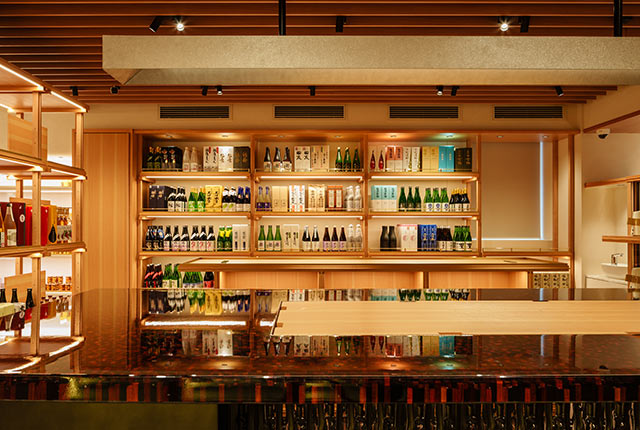 「新潟清酒・THE SAKE Stand」の試飲カウンター