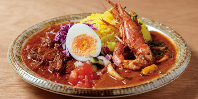 〈やすけカレー〉で人気のスパイスカレーは「だし」にもこだわりあり