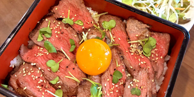 南魚沼でこの肉ランチは本命！ 〈月夜に米と牛〉の「越後牛ステキなステーキ重」
