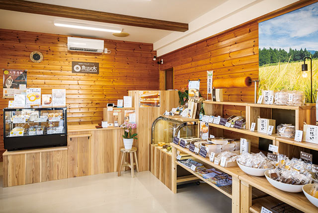 〈バウムクーヘン 魚沼の木 小出店〉の店内