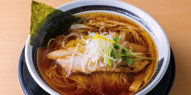 この透明感で、旨みしっかり！ 柏崎で味わいたい〈中華蕎麦 たか橋〉