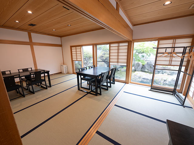 〈なにわ茶屋〉の店内