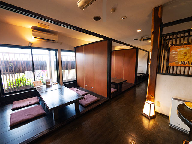 〈割烹だいにんぐ みまつ〉の座敷コーナー