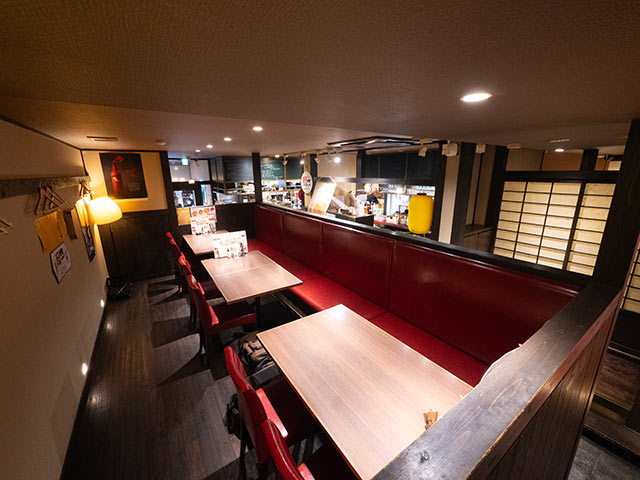 〈魚沼イタリアンバル 匠〉の店内