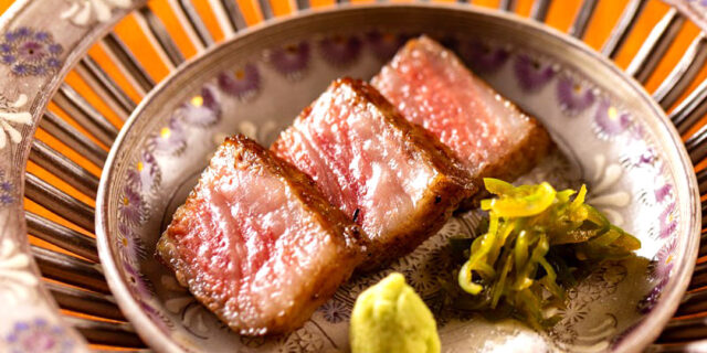 新潟旅で訪れたい美食の名店。旬の会席と新発田牛を味わう〈手紙〉